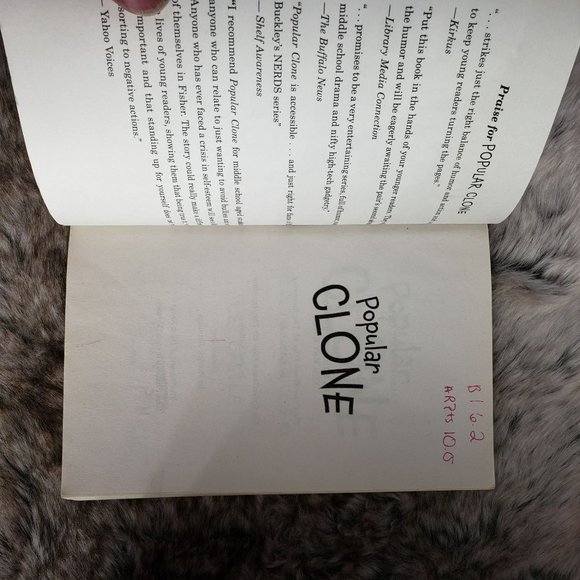 Popular‎ Clone by M. E. Castle Book 1 - The Clone Chronicles - Picture 2 of 6